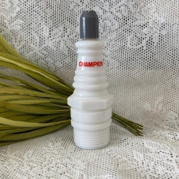 Vintage Avon Spark Plug Design Cologne Bottle. Wonderful condition/empty/witho… - Picture 1 of 5
